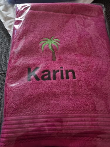 Customer photo review of Personalisiertes Handtuch mit Namen für Erwachsene bestickt