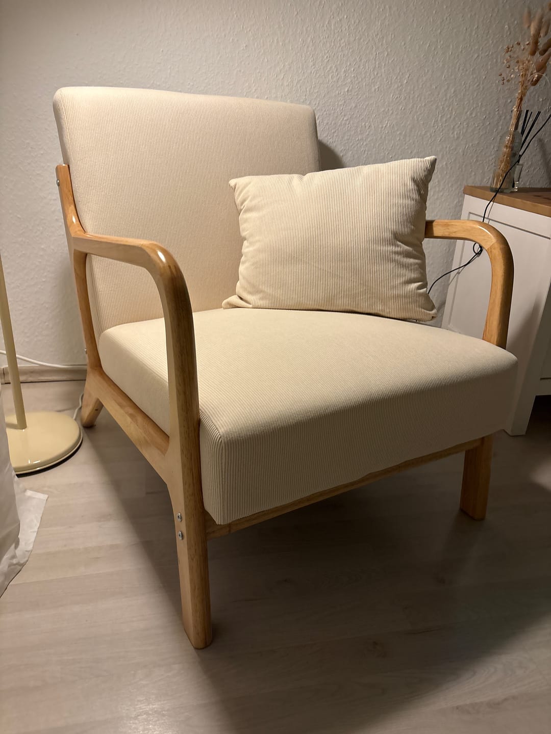 Customer photo review of OHAMA - Fauteuil de salon en bois massif et velours côtelé beige