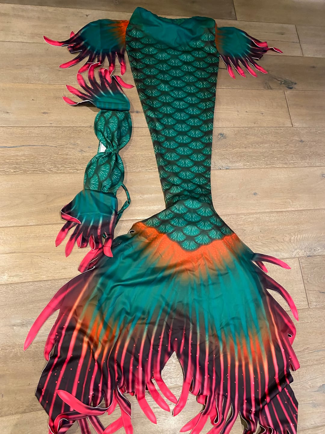 Customer photo review of Amazing LED Mermaid Merman Tail Style 1 Green Pink