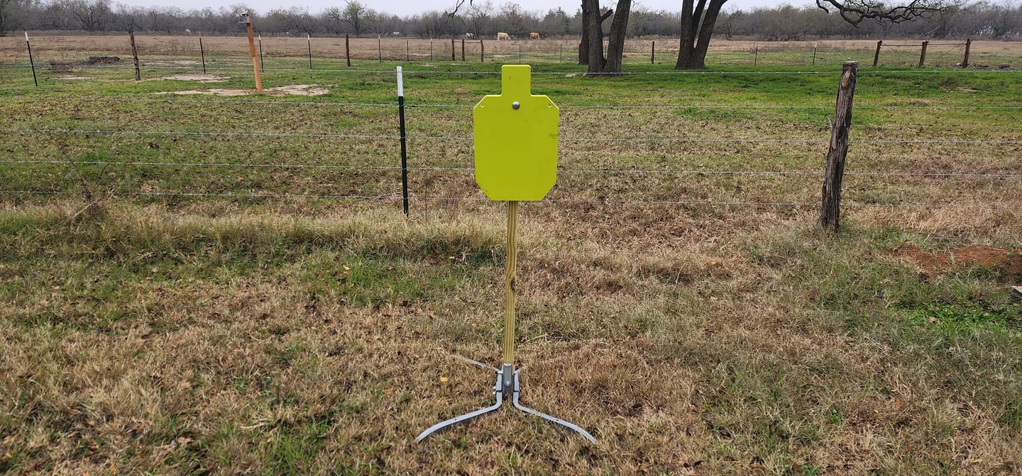 Customer photo review of Double T-Shaped Base Stand + Mounting Kit + 3/8" X 12" X 20" Torso