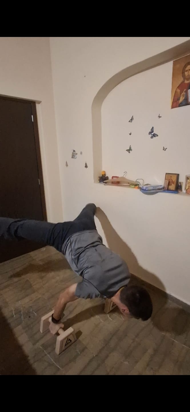 Customer photo review of Wooden Parallettes MEDIUM