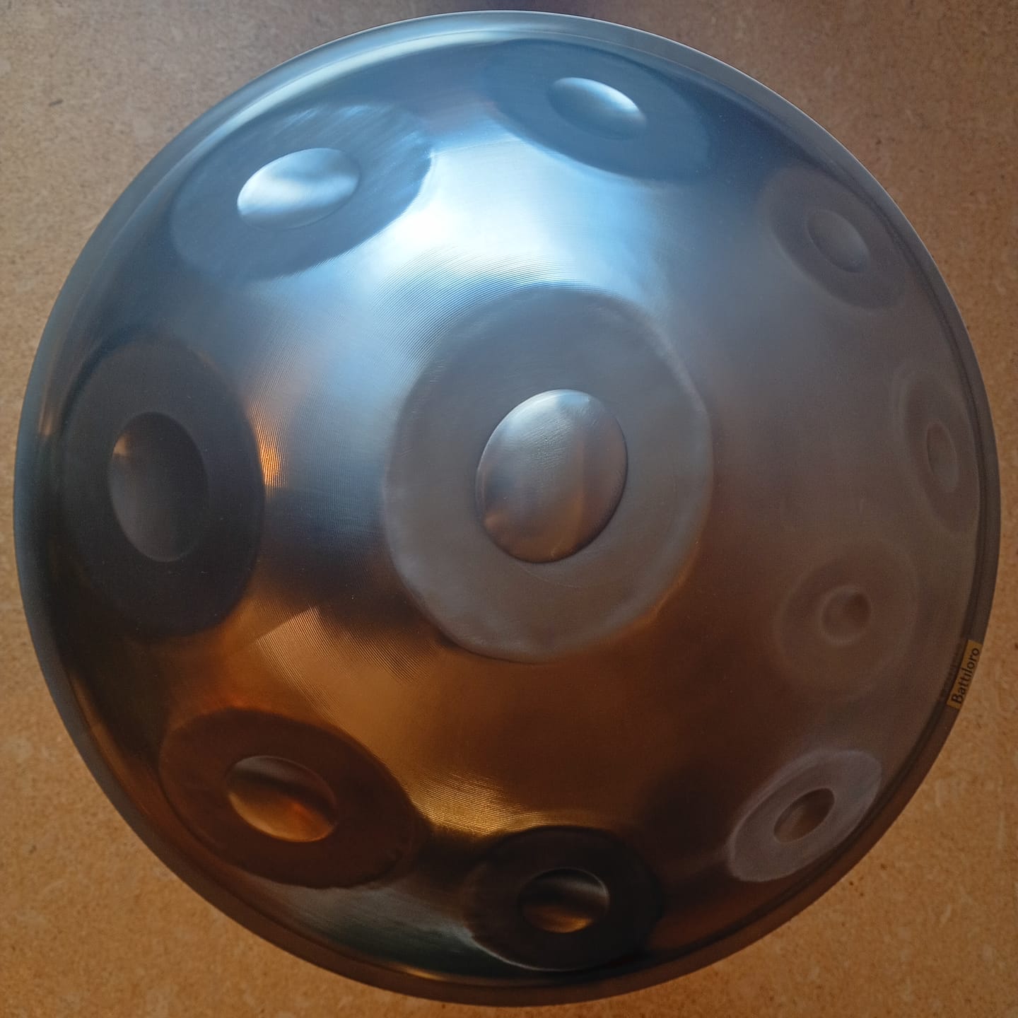 Customer photo review of Battiloro CHANDRA - 432 Hz "Healing Frequency" Handpan: F Equinox Edelstahl
