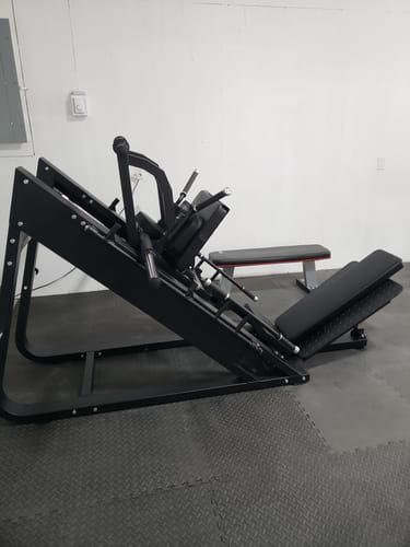 Customer photo review of Leg Press / Hack Squat Machine 2 en 1 Commercial Lion Fitness