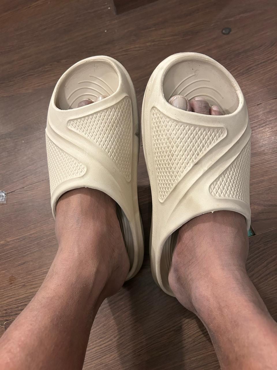 Customer photo review of Bacca Bucci Floats—Ultra Lightweight EVA Slides for Men