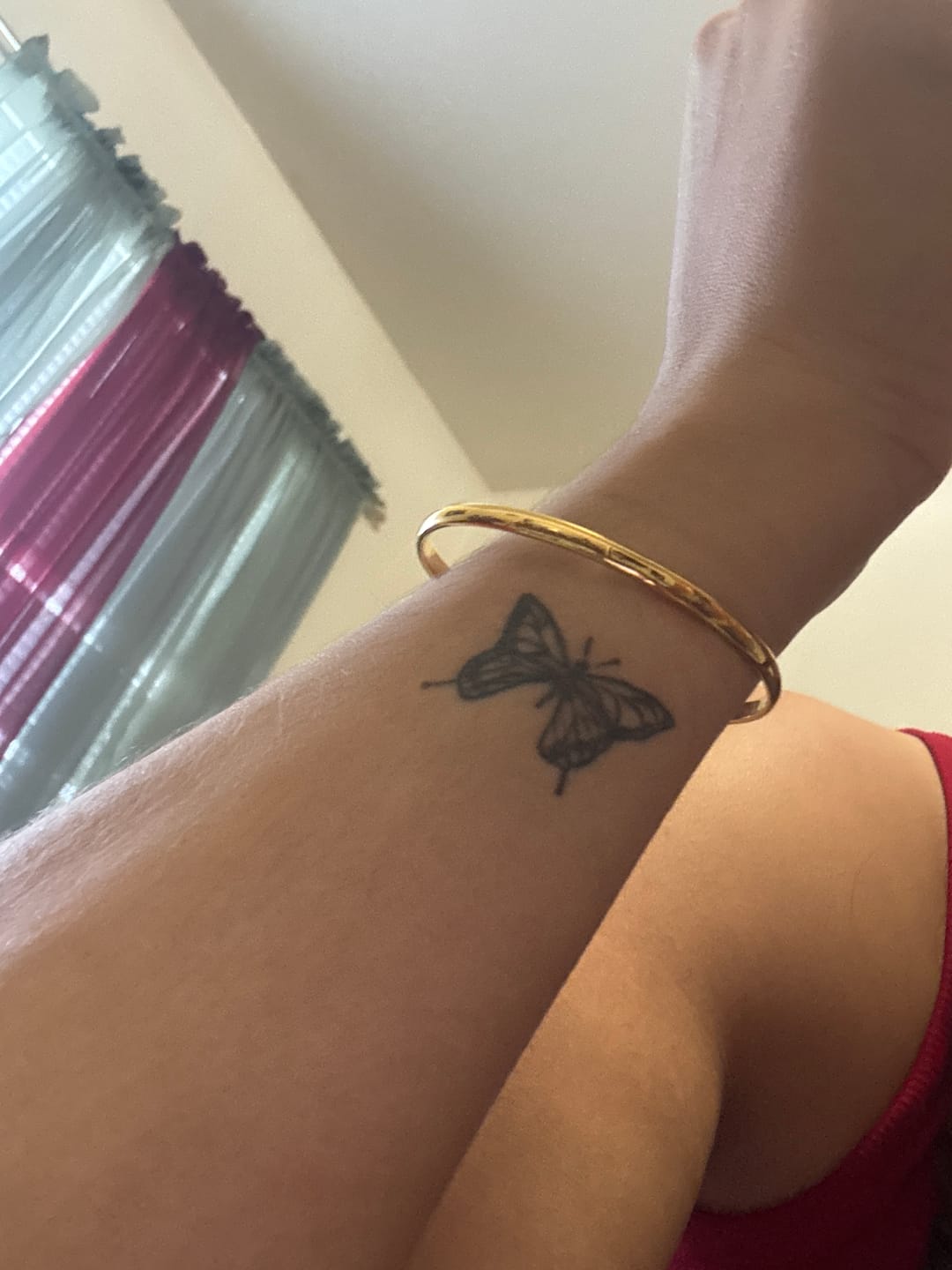 Customer photo review of Minimal Bangle Bracelet
