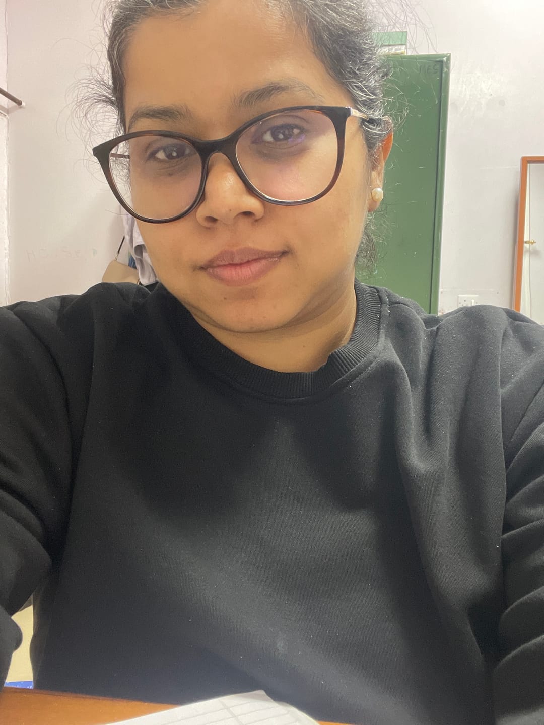 Customer photo review of Unisex Black Round Neck Sweatshirt