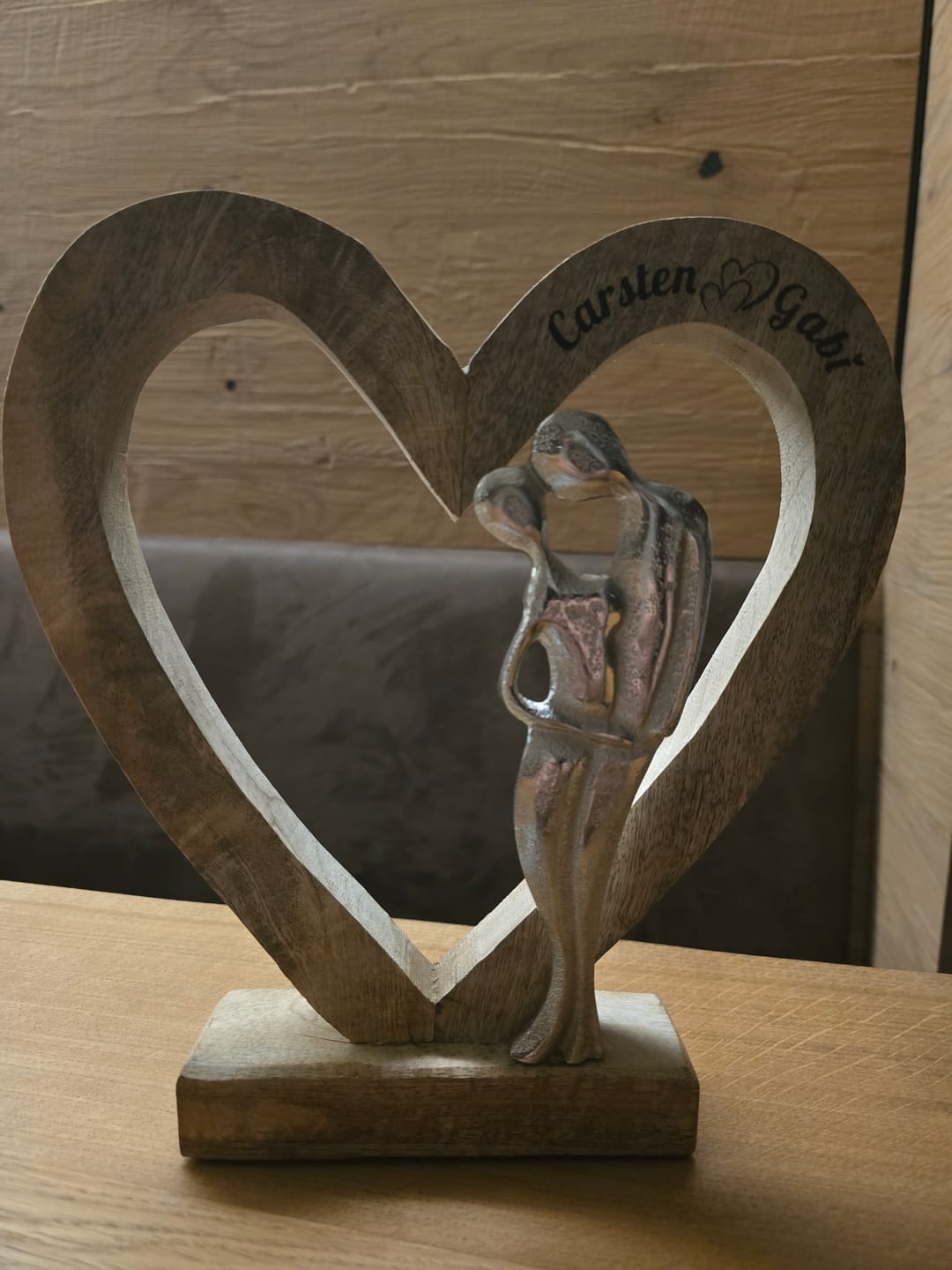 Customer photo review of personalisiertes Liebespaar im Holzherz 24x27x5 cm Hochzeitsgeschenk