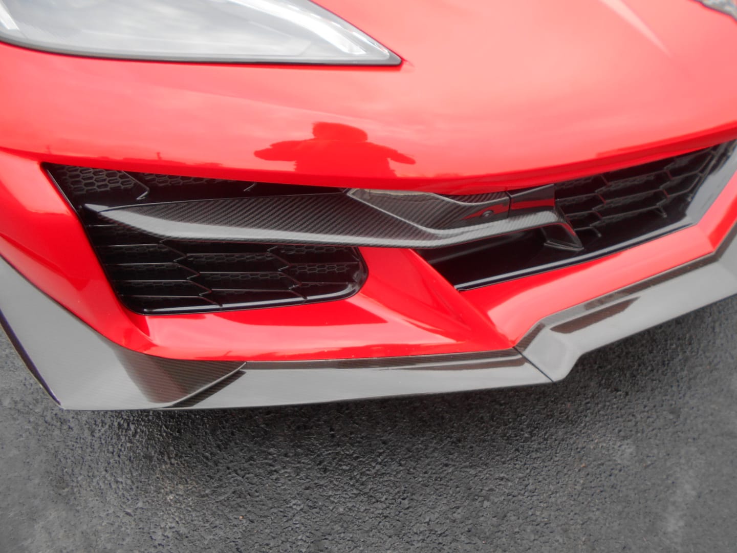 Customer photo review of Chevrolet Corvette C8 Z06 DRY CARBON FIBER Front Grille Insert