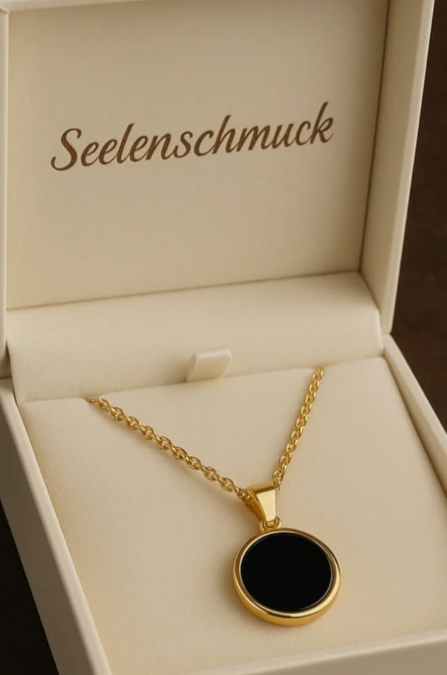 Customer photo review of Obsidian Halskette - Kreismedallion