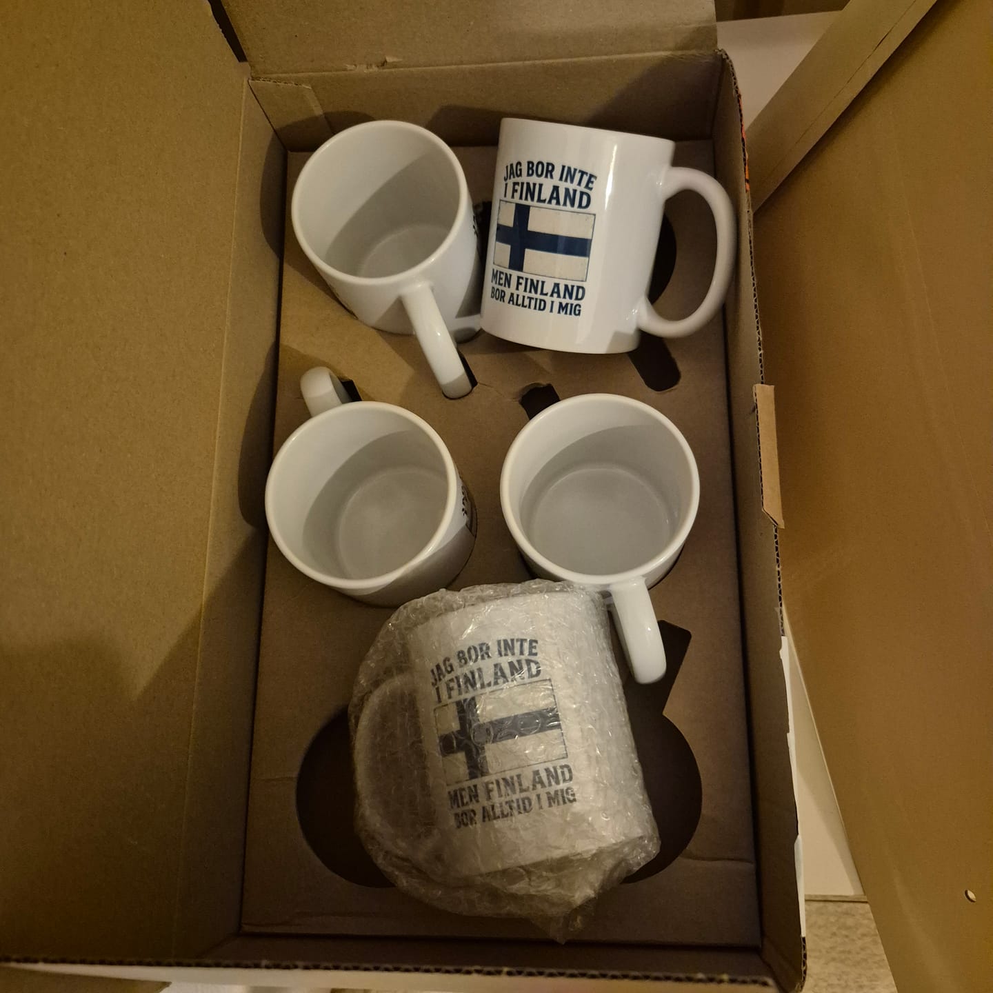 Customer photo review of Jag bor inte i Finland Mugg (325 ml)