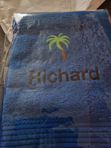 Customer photo review of Personalisiertes Handtuch mit Namen für Erwachsene bestickt