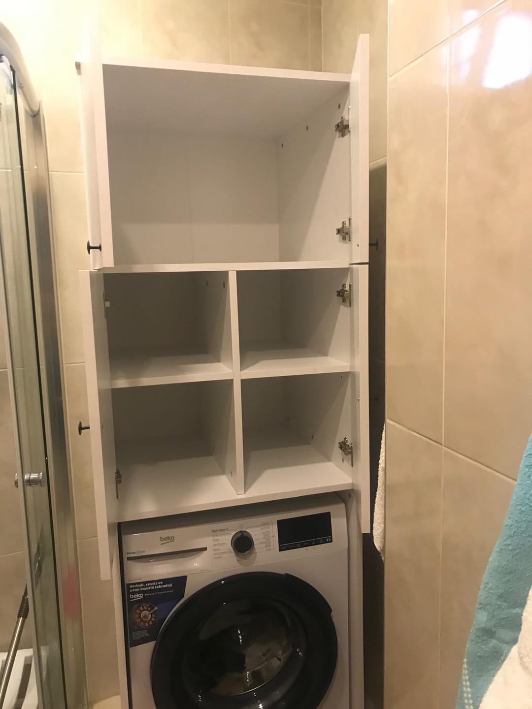 Customer photo review of Rani KD114 Çamaşır Makinesi Dolabı 4 Kapaklı 5 Raflı Banyo Dolabı Beyaz