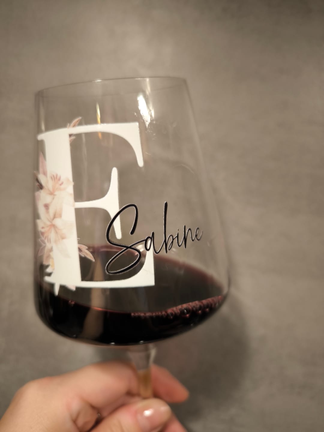 Customer photo review of Blume - Personalisiertes Weinglas mit Initiale und Namen für Dich und deine Freundinnen