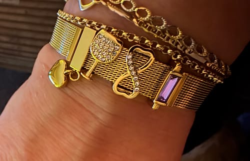 Customer photo review of Mesh charm wine glass gold