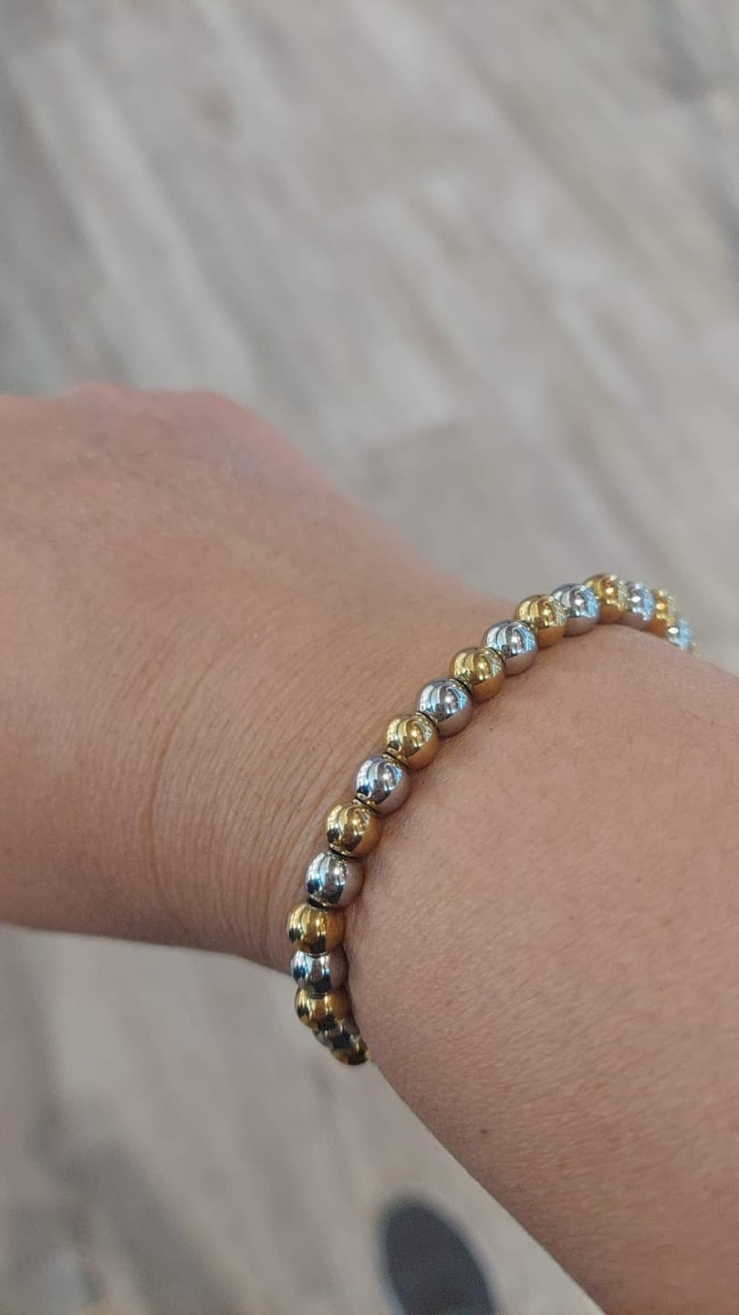 Customer photo review of Pulsera Bolitas Dorado y Plateado