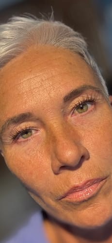 Close-up of a reviewer's eyes, showing the sleek and separated Wet Gossamer® Lash.