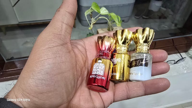 Customer photo review of White Oudh Luxury Attar Perfume