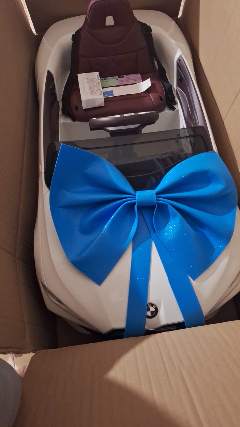 Customer photo review of Carro Elétrico para Criança BMW I4 12v BATERIA DE LITIO Branco c/ RODAS DE BORRACHA & ASSENTO EM PELE
