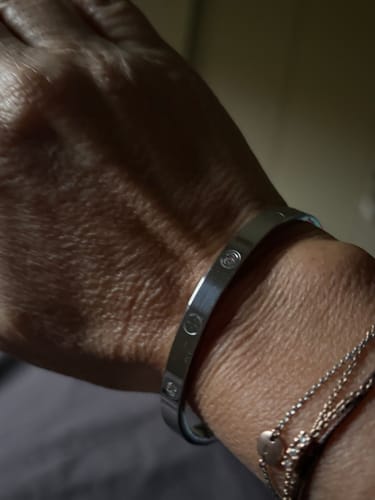 Customer photo review of Bracciale Rigido con Zirconi – Oro Giallo, Oro Rosa o Oro Bianco
