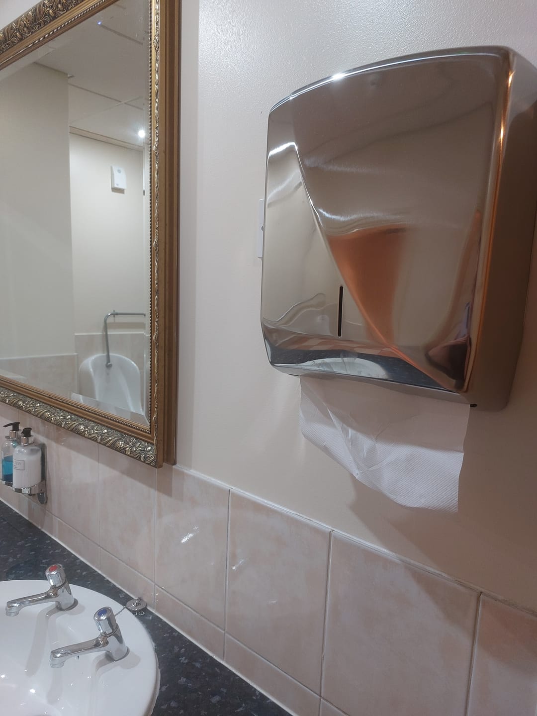 Customer photo review of Luxury Z-Fold Hand Towels - White - 2ply - 23x23cm - 3000 Sheets
