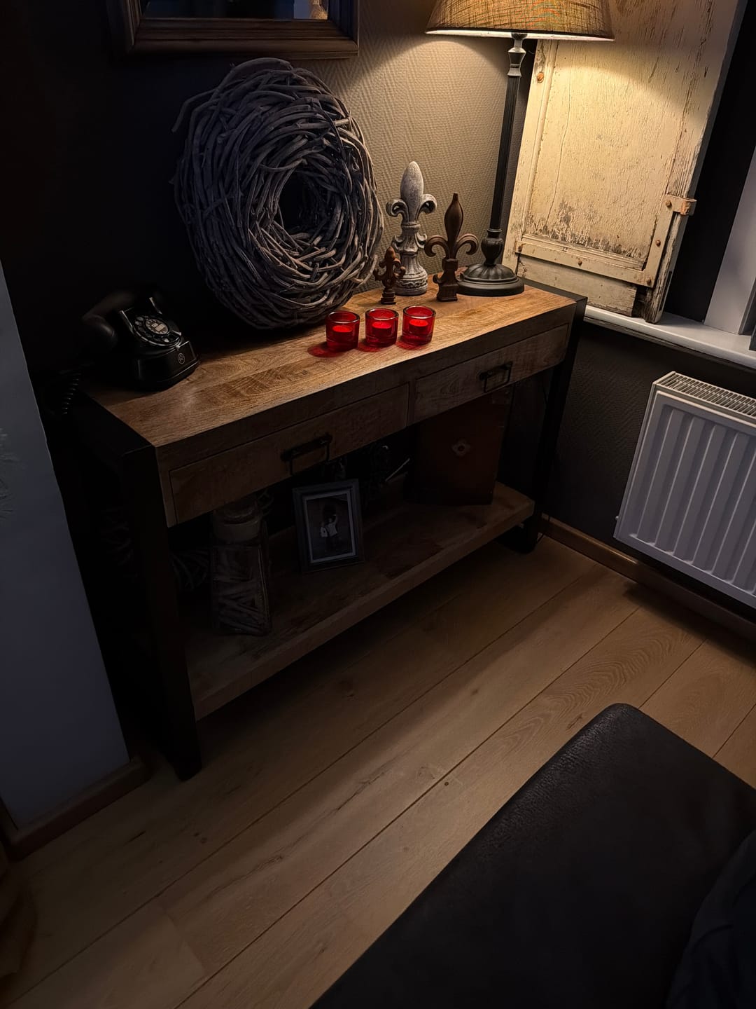 Customer photo review of Sidetable met twee lades | 120 x 35 x 76 cm | Mangohout