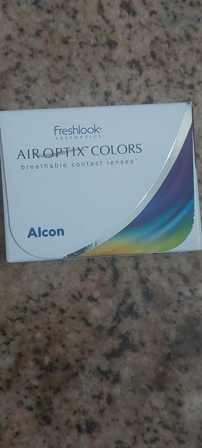 Customer photo review of Lentes de contato coloridas Air Optix Colors