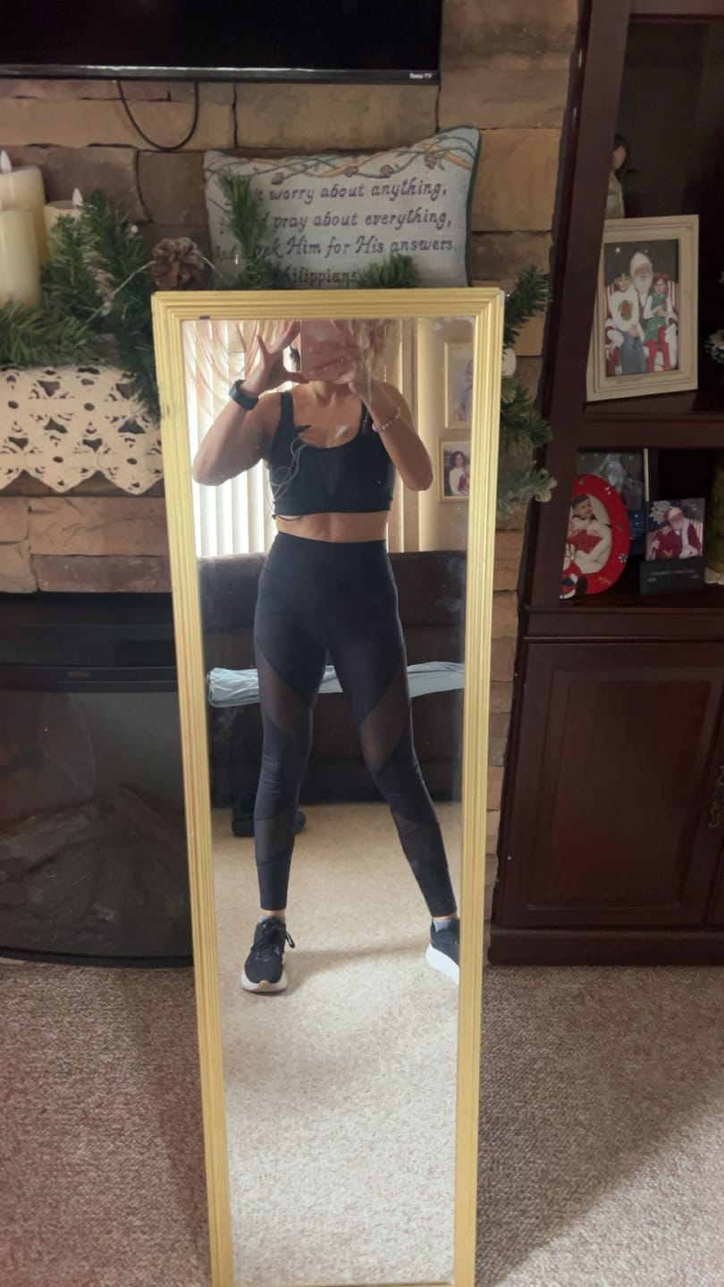 Customer photo review of ESSENCE Performance Mesh Wrapped Legging
