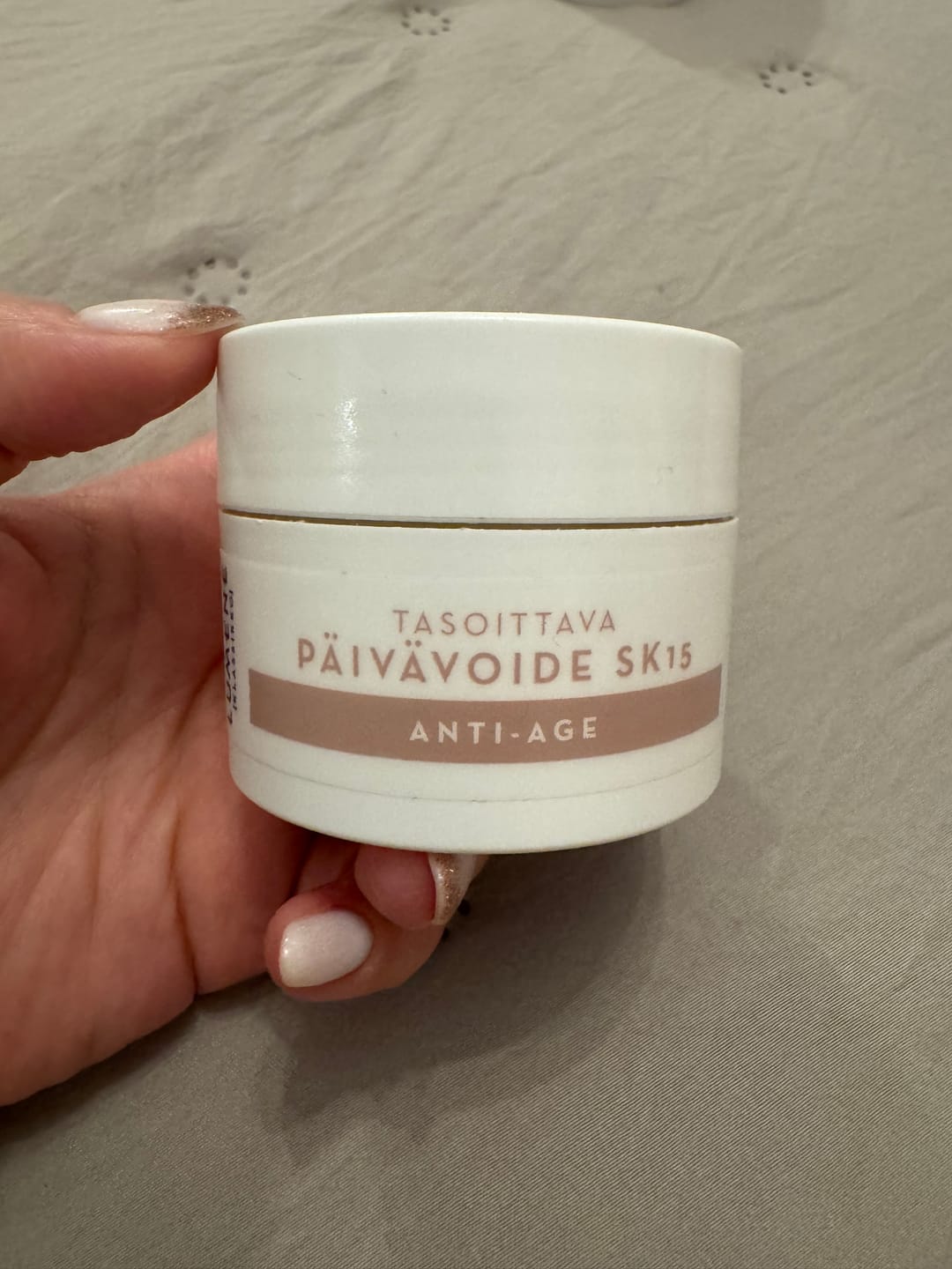 Customer photo review of Подмладяващ дневен крем SPF 15 против бръчки за всеки тип кожа Lumene Klassikko protecting day cream