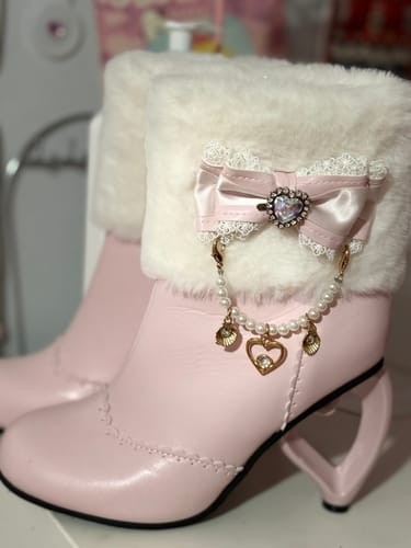 Customer photo review of Original heart-shaped high-heeled boots