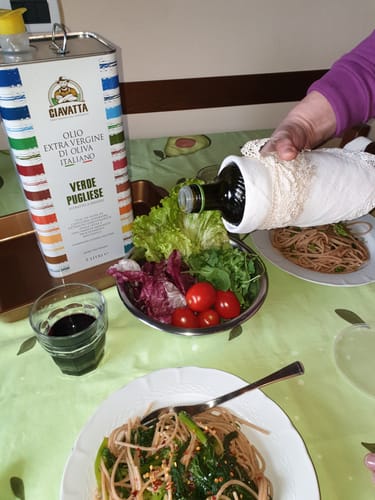 Customer photo review of 2 LATTE DA 5 LITRI OLIO EXTRAVERGINE DI OLIVA CIAVATTA