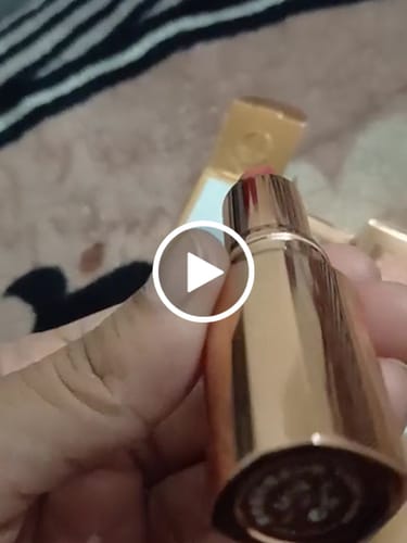 Customer video review of O.TWO.O MISTY KISS LOCK COLOUR MATTE LIPSTICK