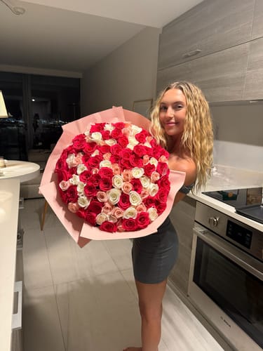 Customer photo review of Hot Pink Deluxe Bouquet
