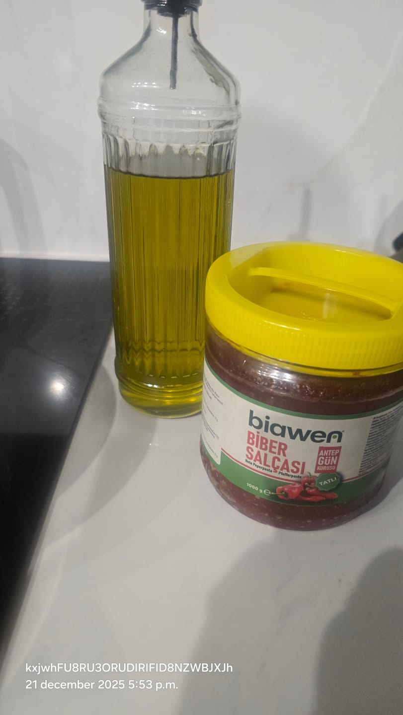 Customer photo review of Gün Kurusu Antep Tatlı Biber Salçası 1 kg