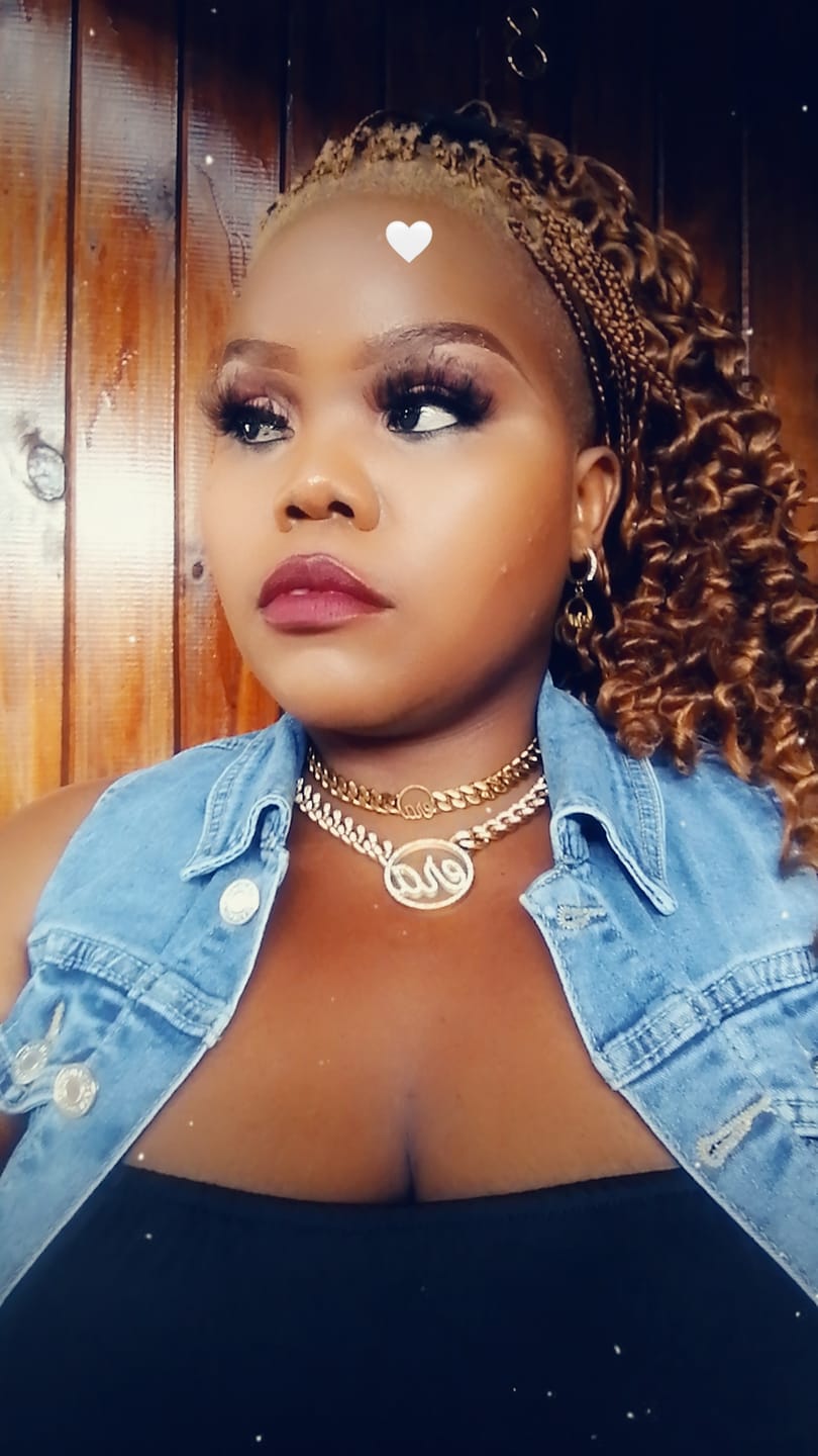 Customer photo review of Era Luxe Gold Choker