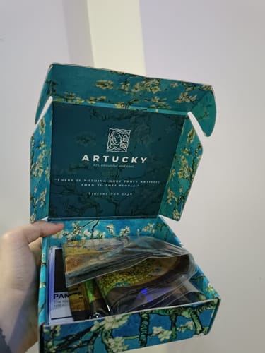 Customer photo review of Gustav Klimt The Kiss Fular
