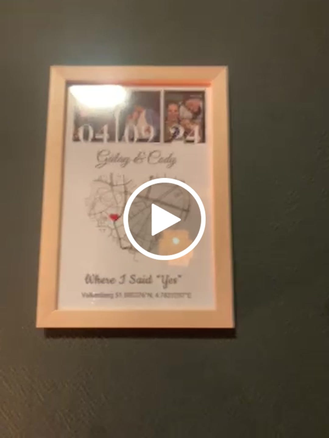 Customer video review of Liefdesposter met foto's & locatie
