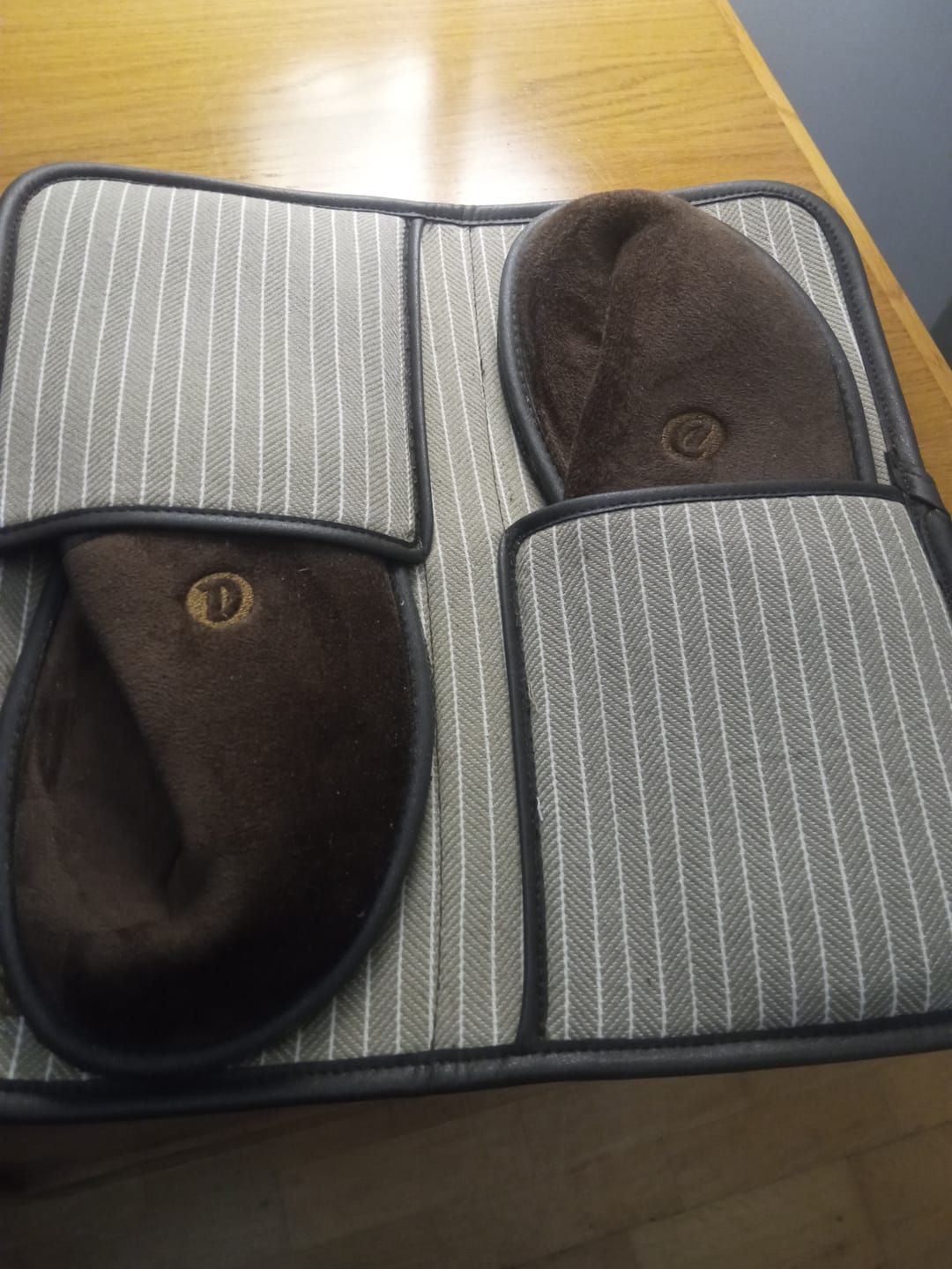 Customer photo review of Estuche de zapatilla de viaje para hombre