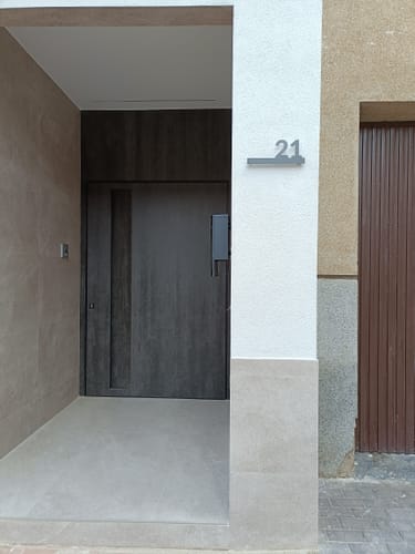 Customer photo review of Numero civico sagomato modello Line 01 Alluminio