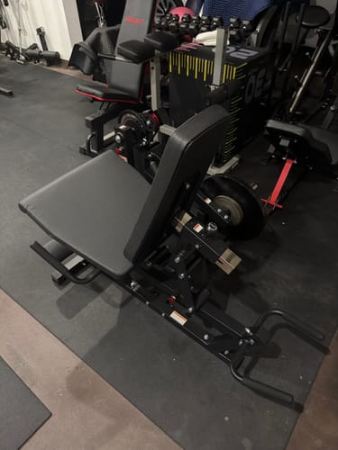 Customer photo review of TAWERET™  1:1 Cable Ratio Leg Extension and Curl Machine