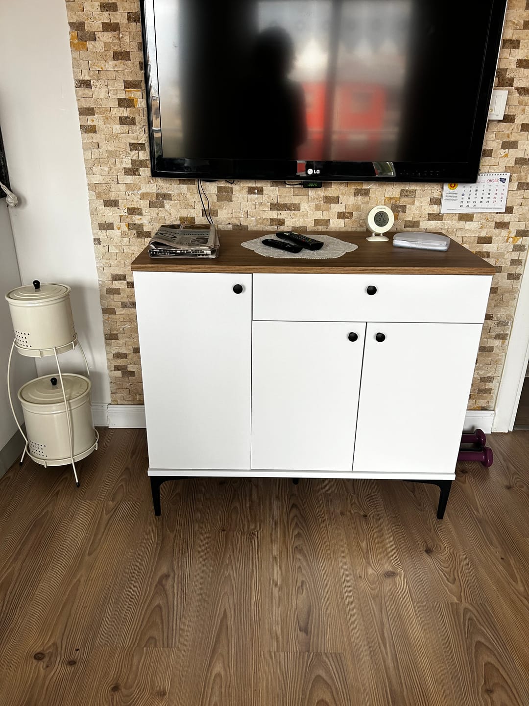 Customer photo review of Rani JE194 Kahve Köşesi Çok Amaçlı Dolap 3 Kapaklı 1 Çekmeceli Kiler Mutfak Dolabı Beyaz - Sepet Ceviz