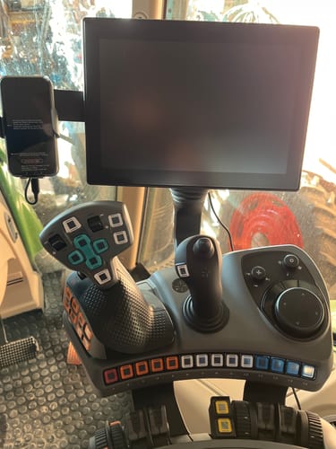 Customer photo review of Gadgetme Handyhalterung mit Wireless Ladefunktion passend für Fendt One 15W Fast Wireless