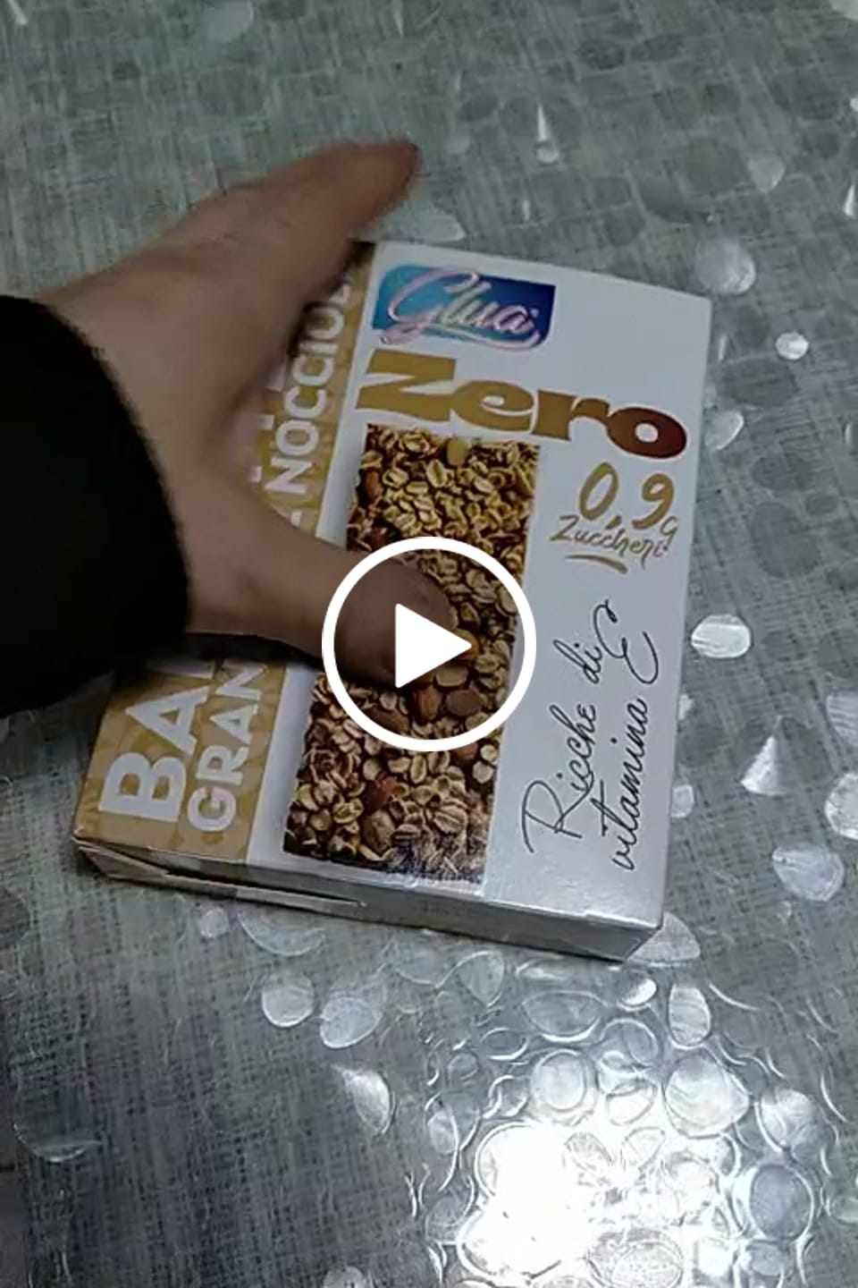 Customer video review of Barrette di granola e nocciole