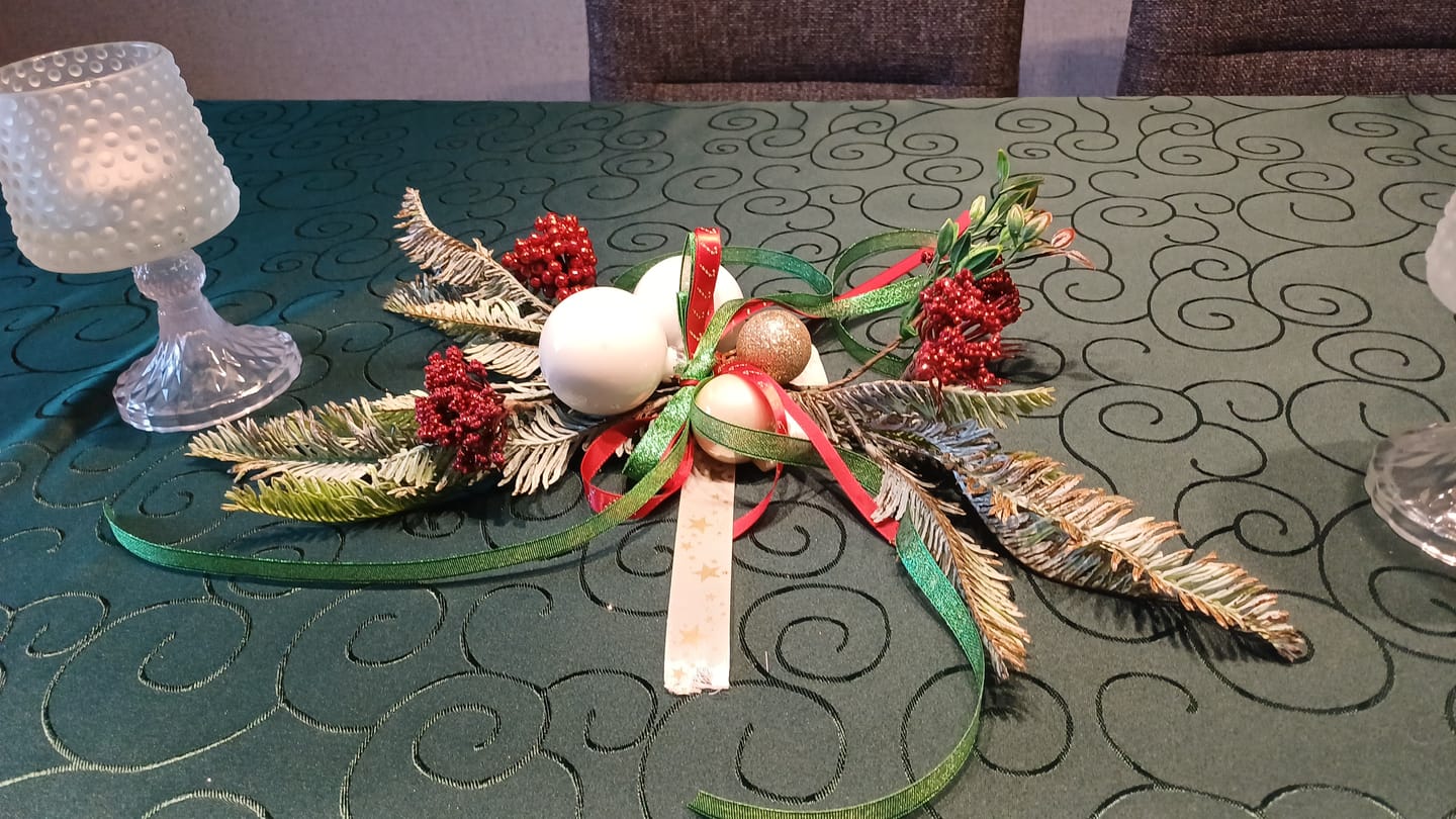 Customer photo review of Kringel Ornamente Tischdecke Dunkelgrün eckig