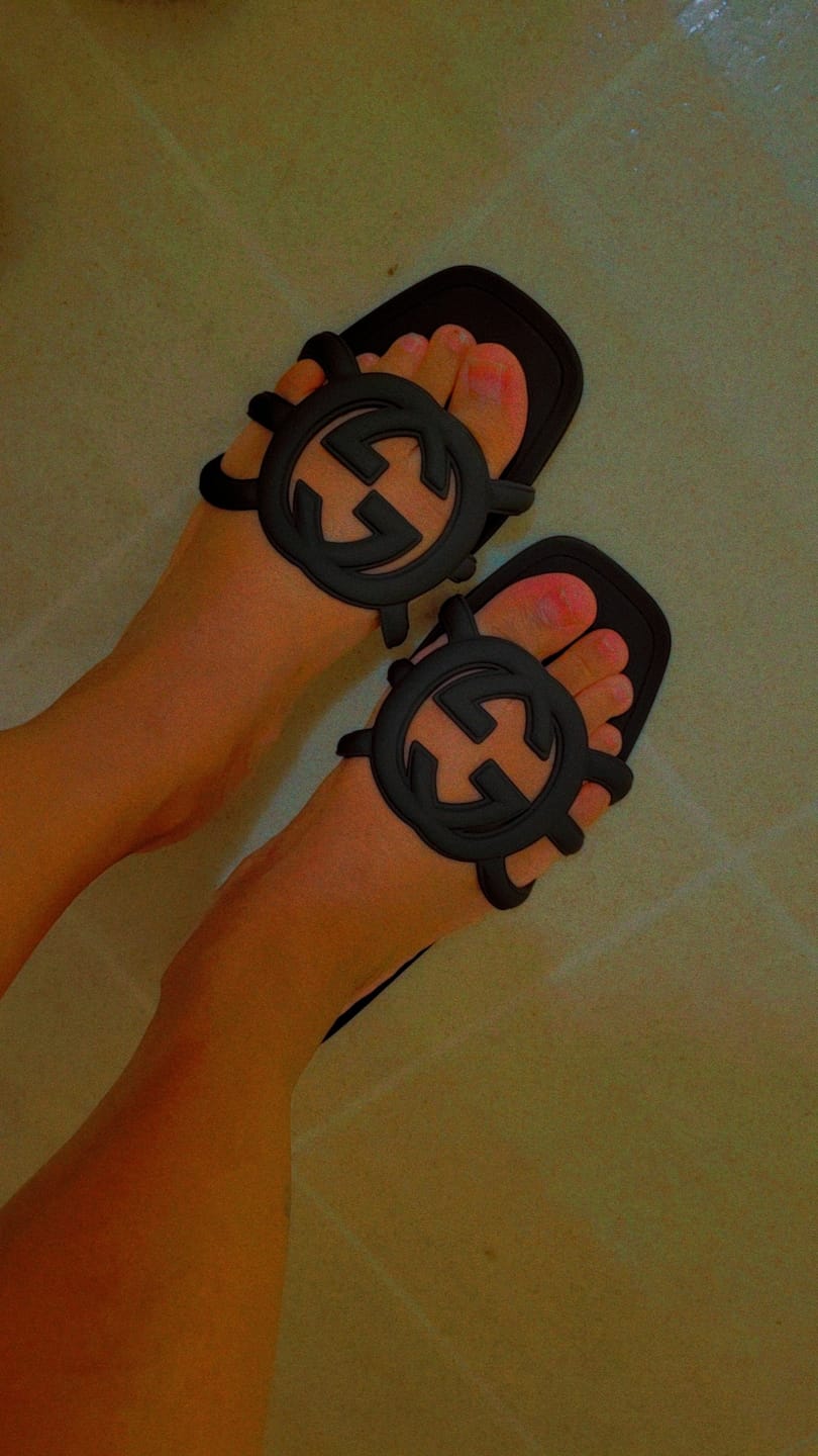 Customer photo review of Gail Sandals