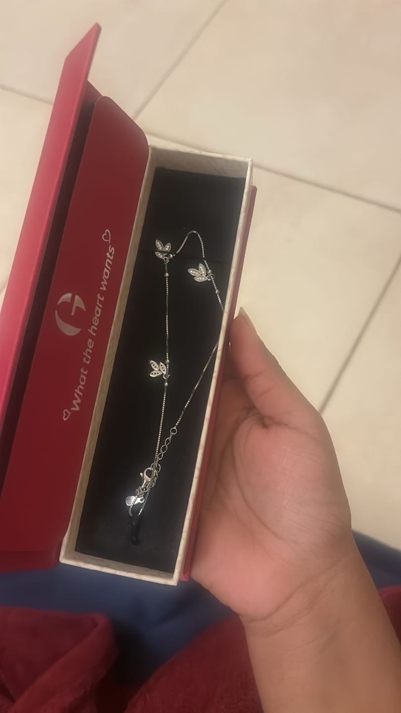 Customer photo review of Silver Dangling Triple Leaf Charm Anklet