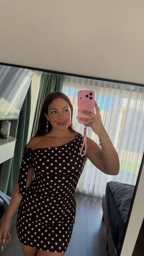 Customer photo review of VESTIDO ISABELLA LUNARES CAFÉ