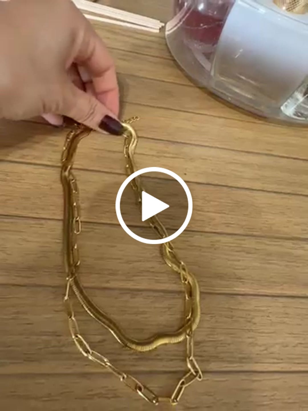Customer video review of Mix Colar Antonela Banhado em Ouro 18k