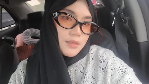 Customer photo review of Berlin Oval Framed Sunglasses