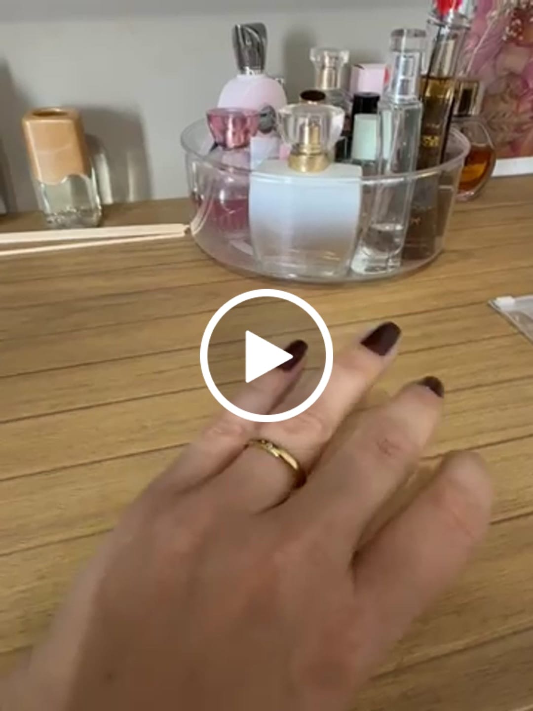 Customer video review of Anel Cristal Solitário Banhado em Ouro 18K