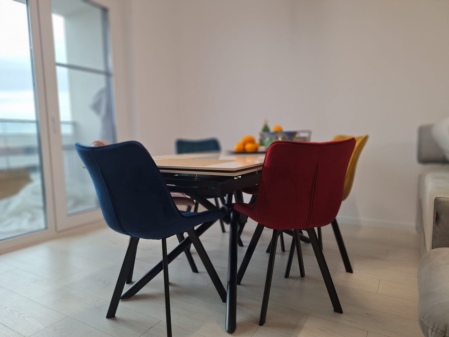 Customer photo review of Scaun K332, albastru inchis/negru, stofa catifelata/metal, 46X61X84 CM